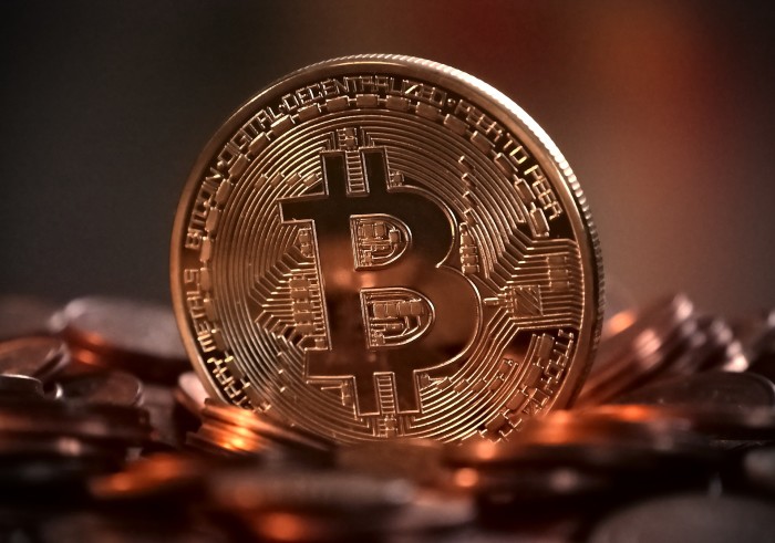比特币暴涨背后的区块链技术：揭秘其定义及对生活的深远影响